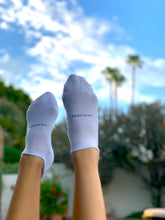 Load image into Gallery viewer, Features High Performance Cushion No show Tab Socks